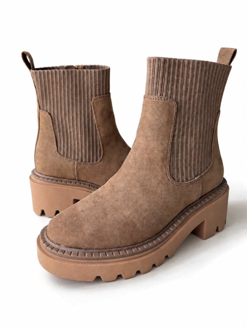 Universal Thread Taupe Suede Chelsea Boots Chunky Platform Lug Sole SIZE 6.5